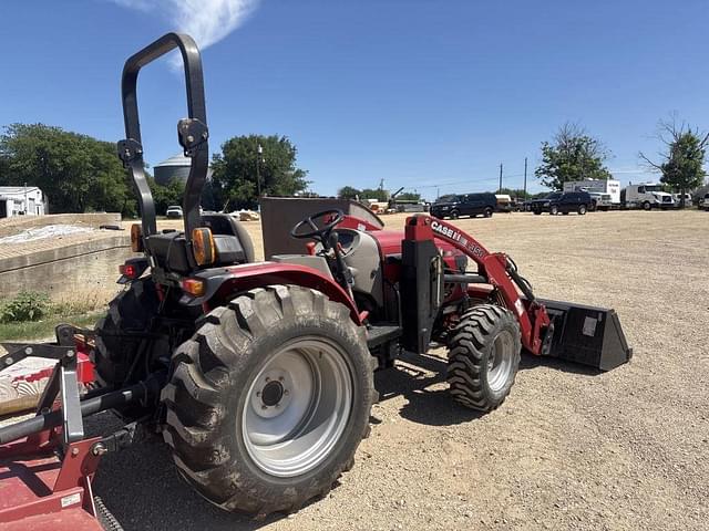 Image of Case IH Farmall 50B equipment image 3