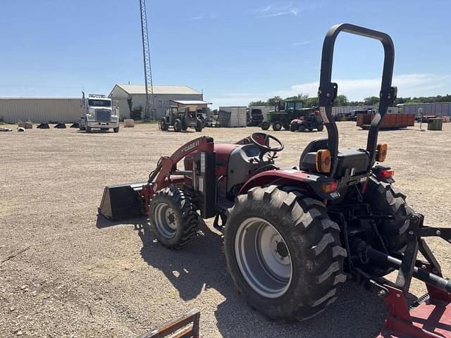 Image of Case IH Farmall 50B equipment image 2