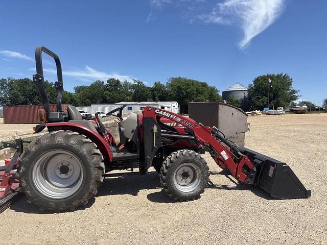 Image of Case IH Farmall 50B equipment image 4