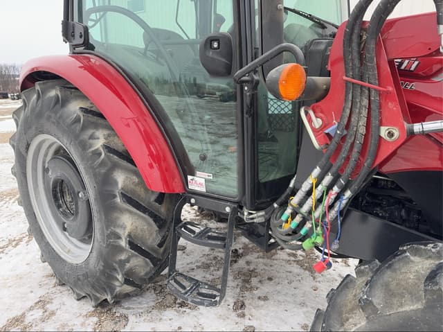 Image of Case IH Farmall 65A equipment image 4