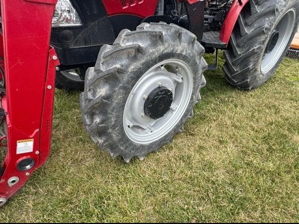 Image of Case IH Farmall 70A equipment image 4