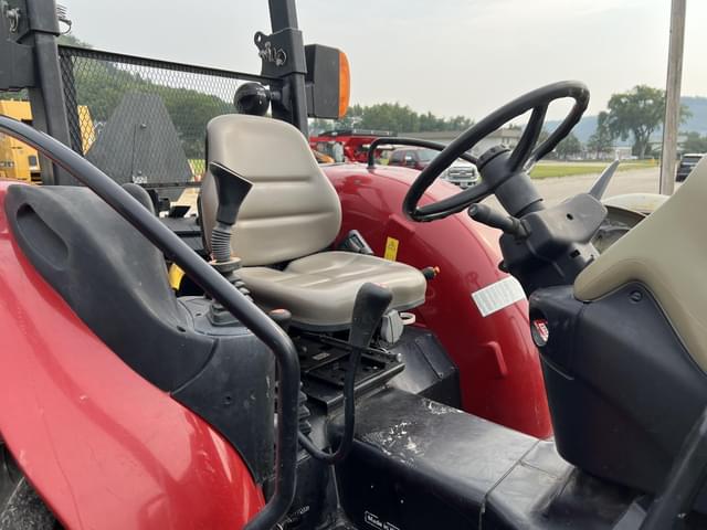 Image of Case IH Farmall 75C equipment image 3