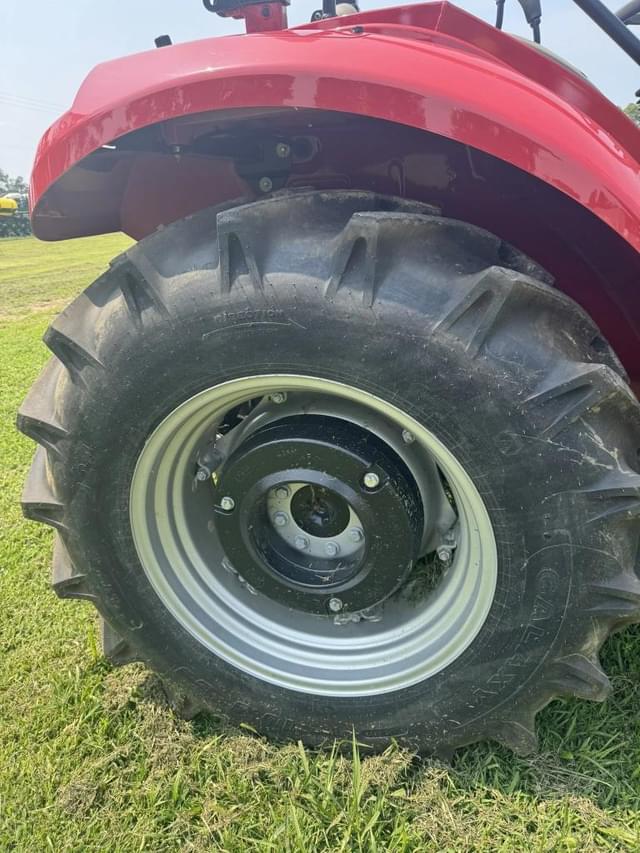 Image of Case IH Farmall 75C equipment image 4