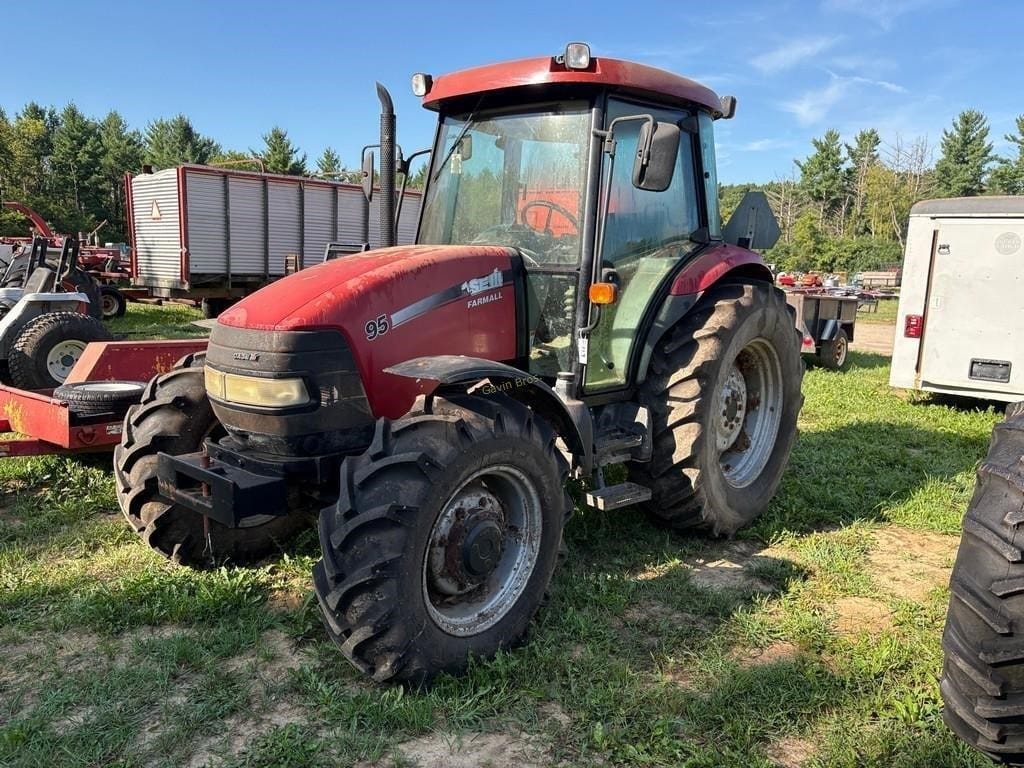 Case IH Farmall 95 Equipment Image0