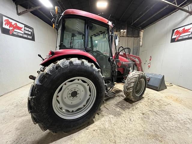 Image of Case IH Farmall 95 equipment image 4