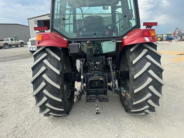 Image of Case IH Farmall 95U equipment image 2