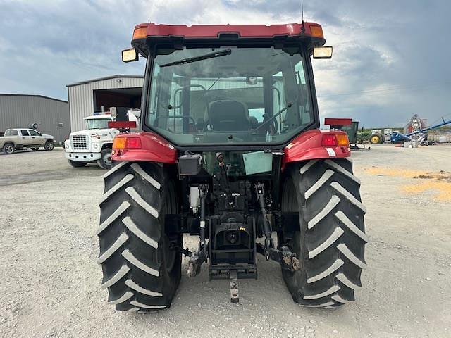 Image of Case IH Farmall 95U equipment image 3