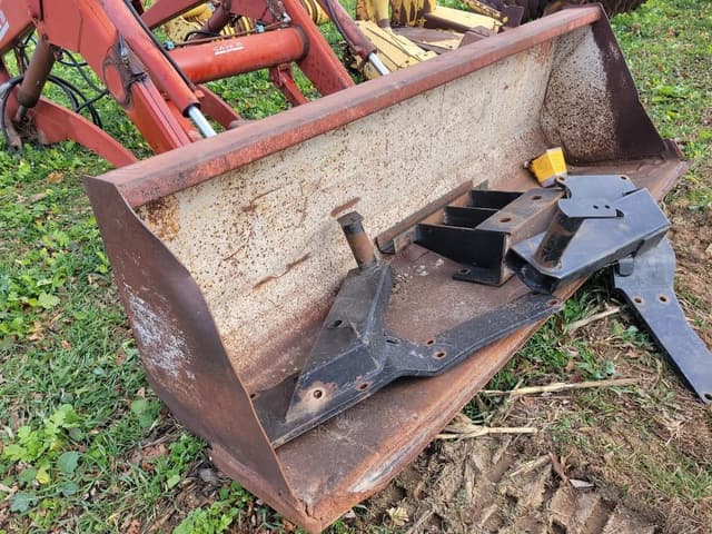 Image of Case IH L300 equipment image 2