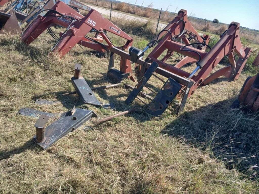 Case IH L300 Equipment Image0