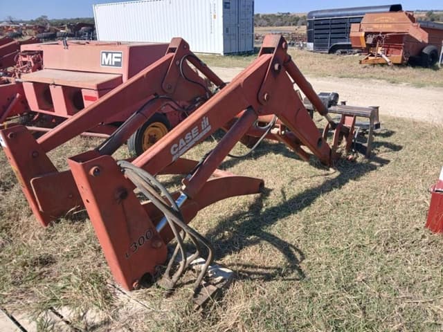 Image of Case IH L300 equipment image 3