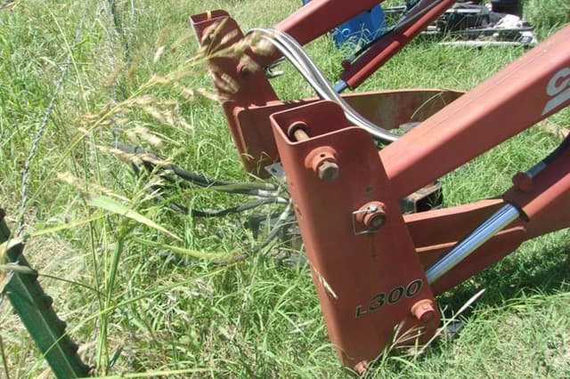 Image of Case IH L300 equipment image 4