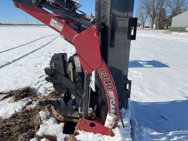 Image of Case IH L340 equipment image 3