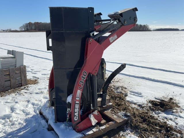Image of Case IH L340 equipment image 4