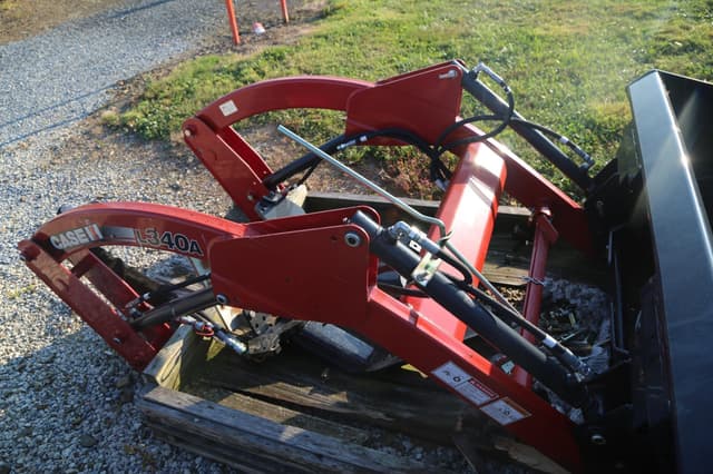 Image of Case IH L340A equipment image 4