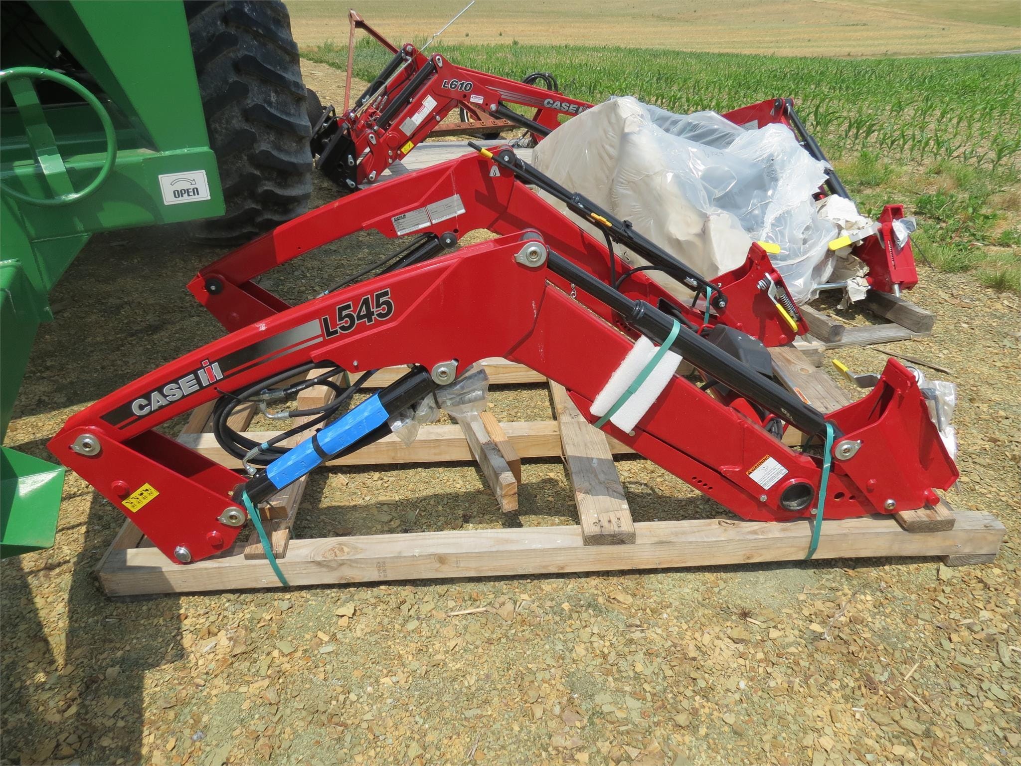 Case IH L545 Equipment Image0