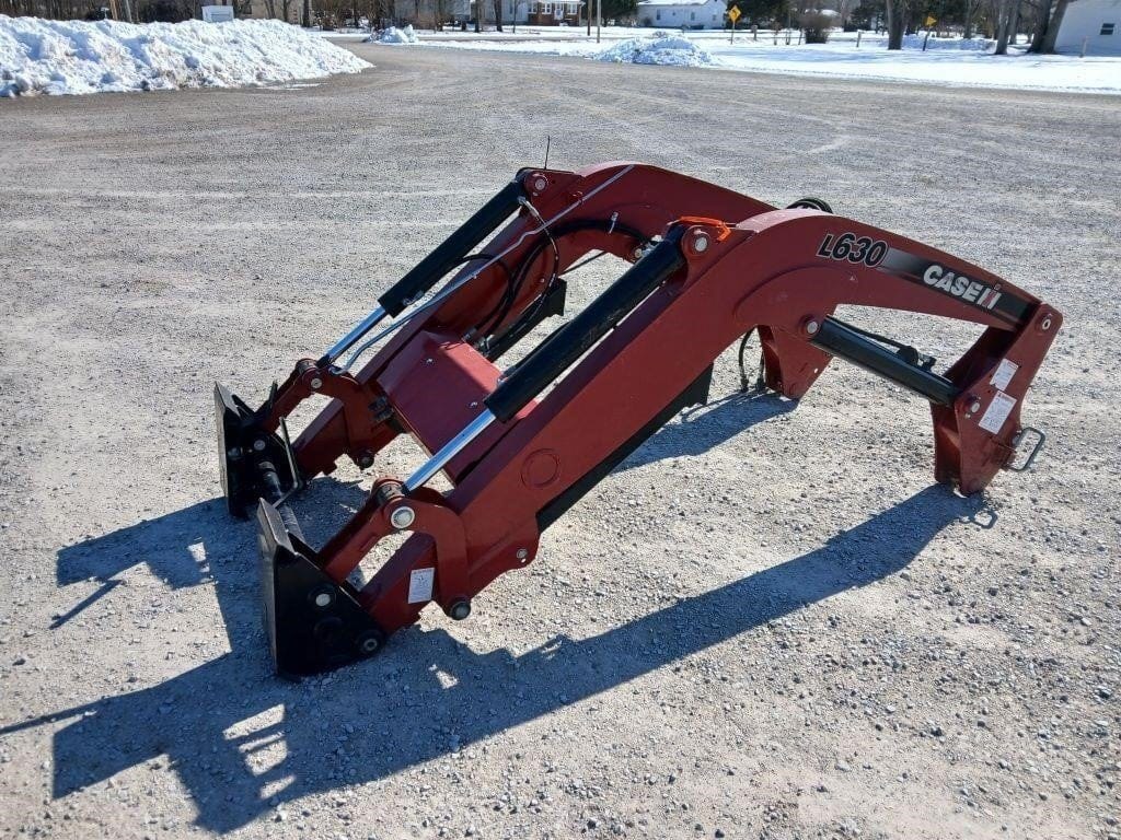 Case IH L630 Equipment Image0