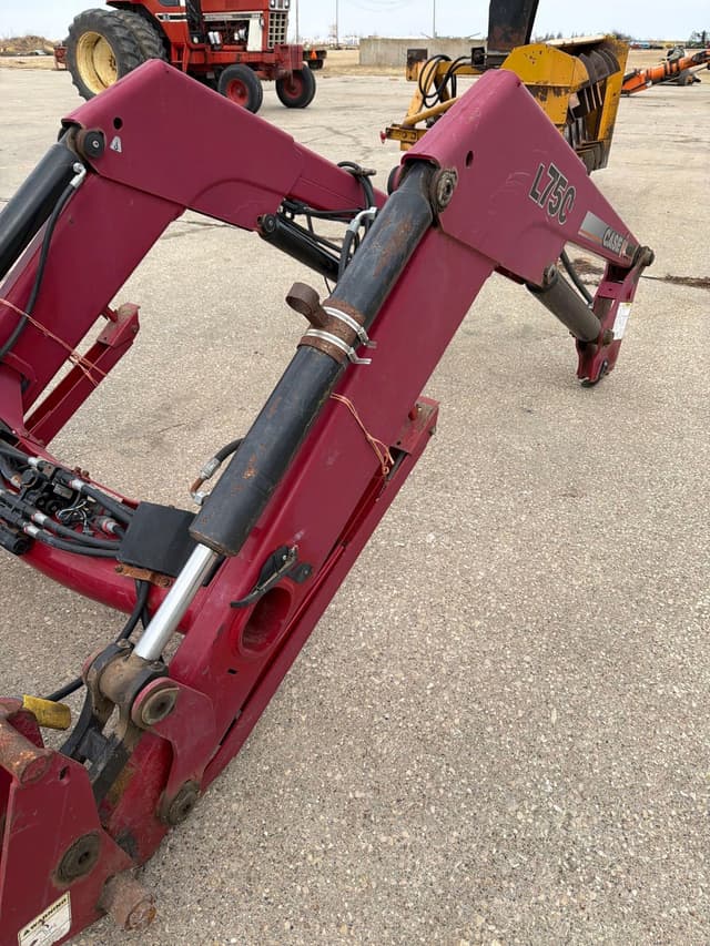 Image of Case IH L750 equipment image 4