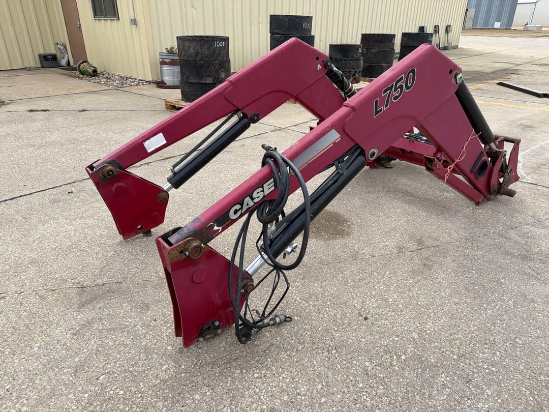 Image of Case IH L750 Primary image