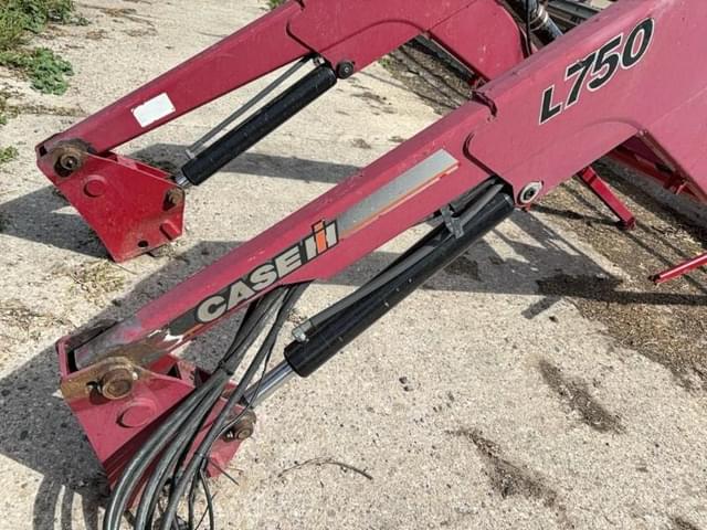 Image of Case IH L750 equipment image 3