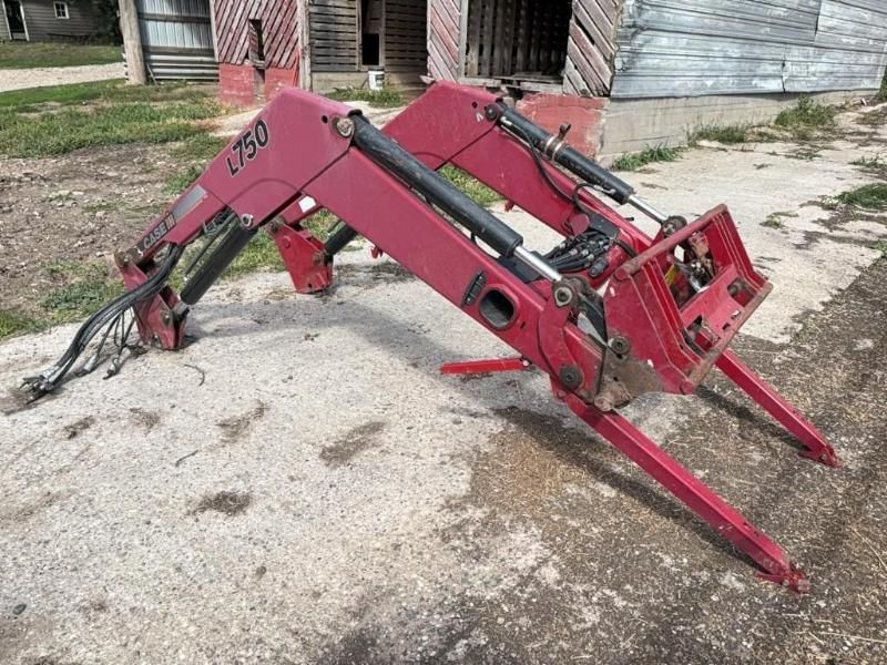 Case IH L750 Equipment Image0