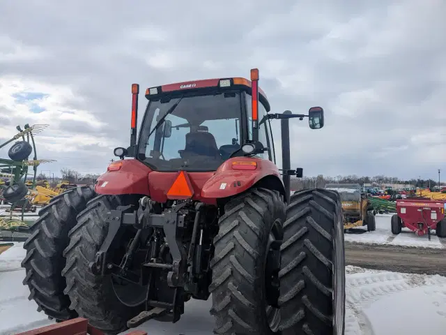 Image of Case IH Magnum 180 equipment image 4