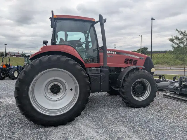 Image of Case IH Magnum 180 equipment image 2