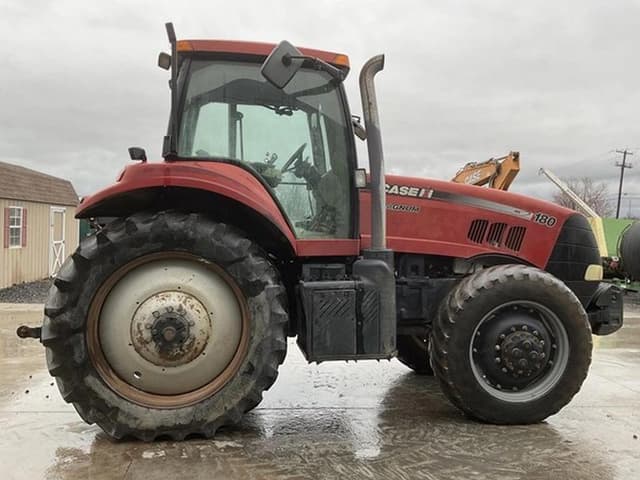 Image of Case IH Magnum 180 equipment image 4