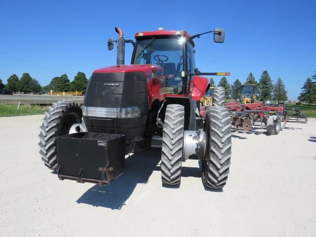 Image of Case IH Magnum 215 equipment image 3