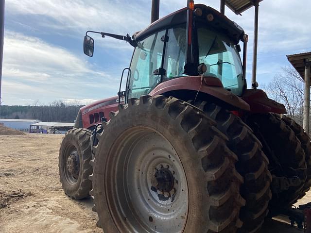 Image of Case IH Magnum 220 equipment image 4