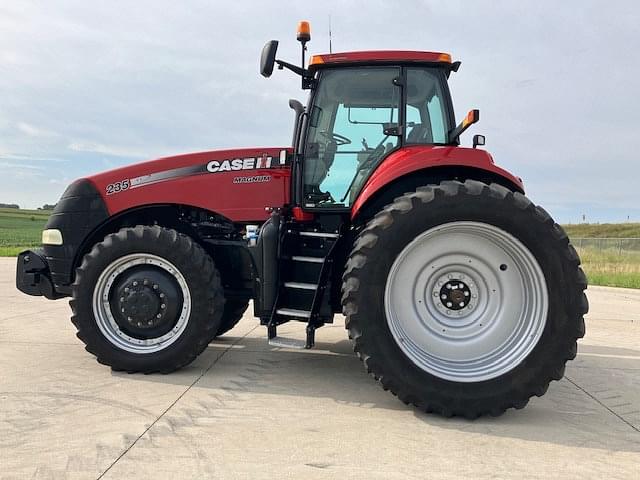 Image of Case IH Magnum 235 equipment image 1