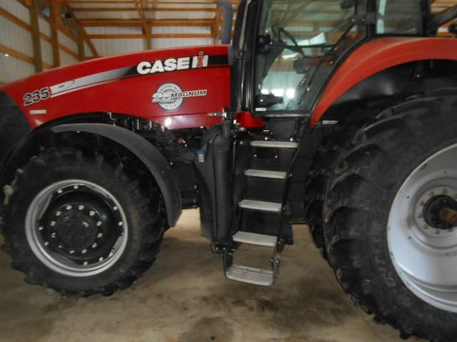 Image of Case IH Magnum 235 equipment image 2
