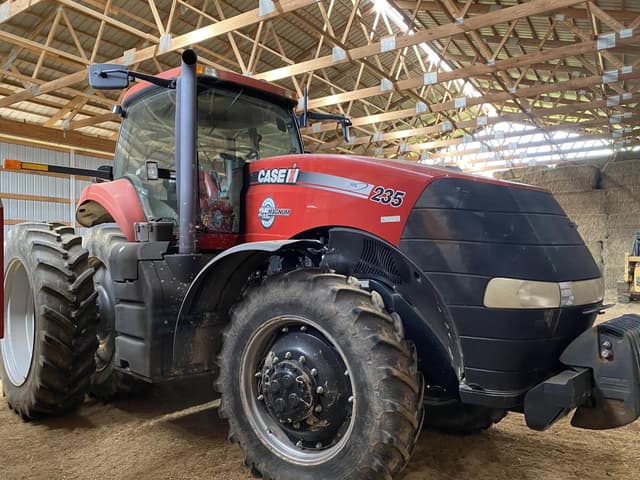 Image of Case IH Magnum 235 equipment image 4