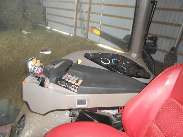 Image of Case IH Magnum 235 equipment image 1