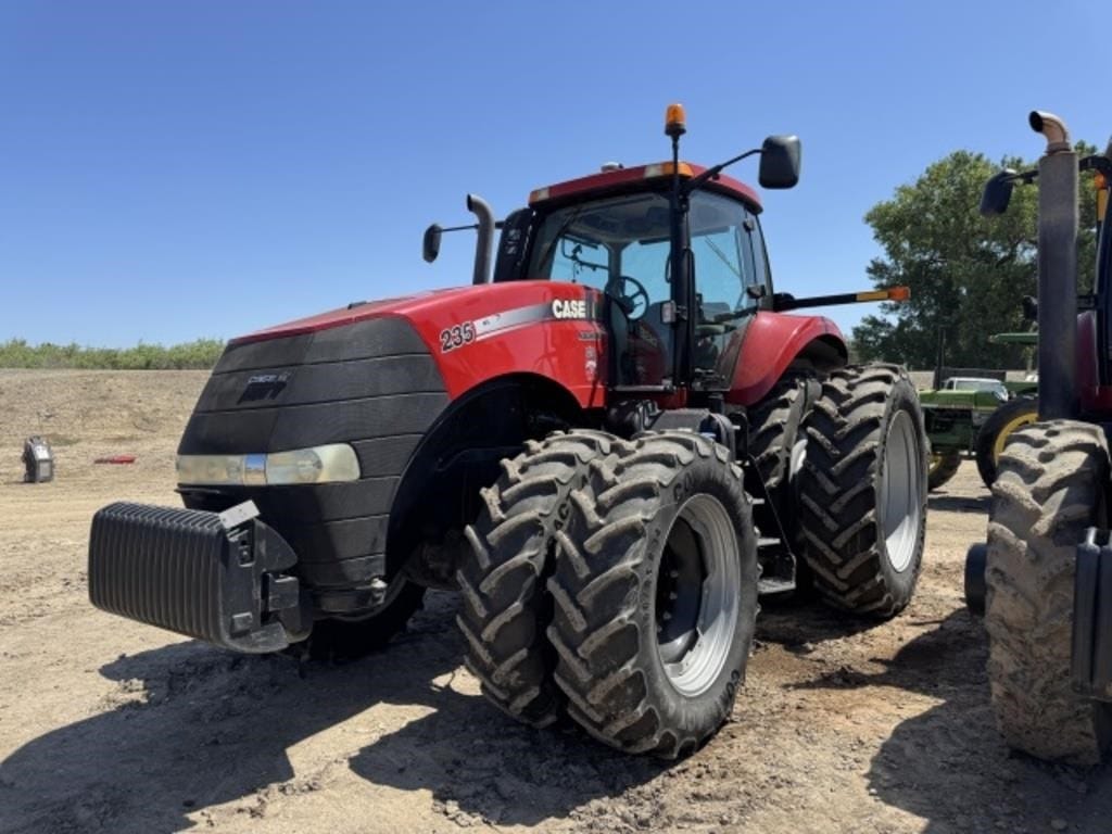 Case IH Magnum 235 Equipment Image0