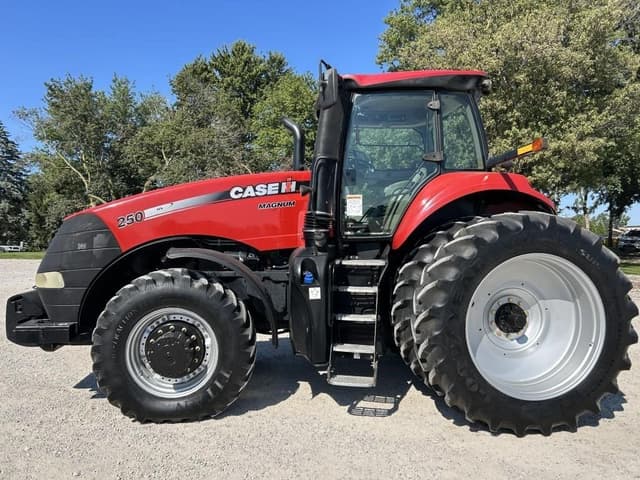 Image of Case IH Magnum 250 equipment image 2
