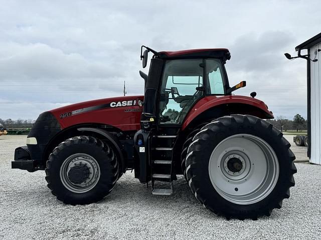 Image of Case IH Magnum 250 equipment image 3