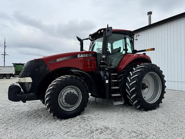 Image of Case IH Magnum 250 equipment image 2