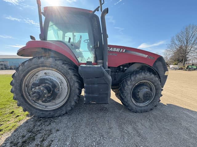 Image of Case IH Magnum 260 equipment image 4