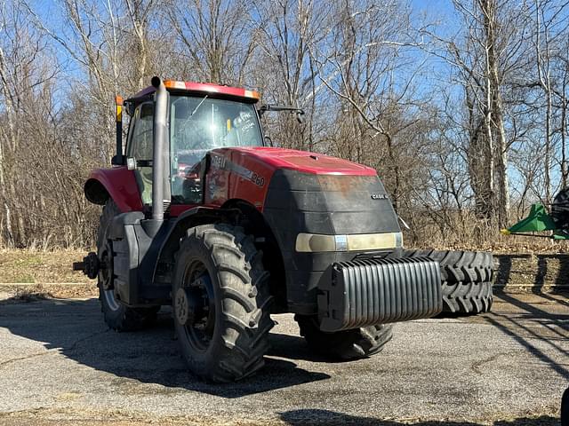 Image of Case IH Magnum 260 equipment image 4