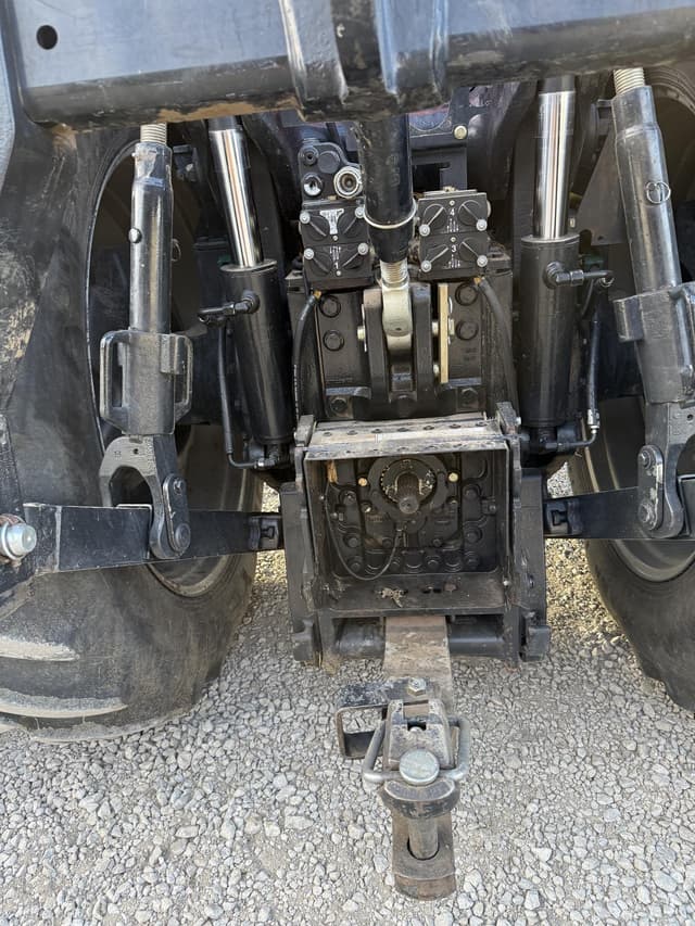 Image of Case IH Magnum 275 equipment image 4