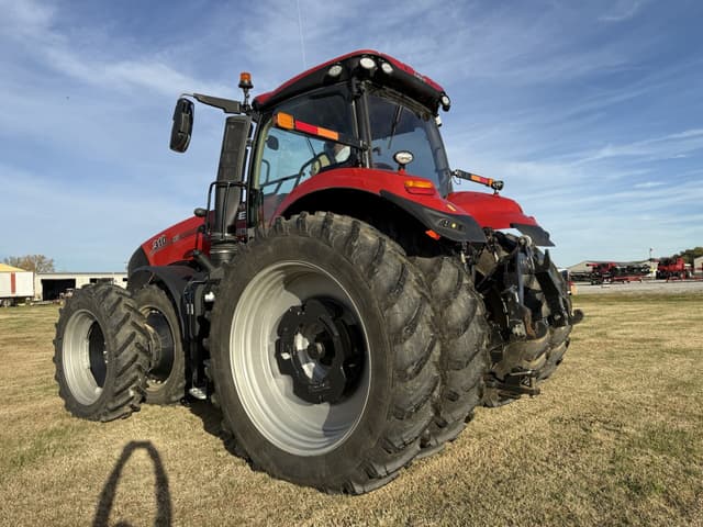 Image of Case IH Magnum 310 equipment image 4