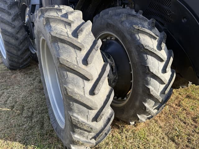Image of Case IH Magnum 310 equipment image 4