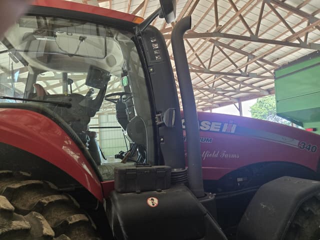 Image of Case IH Magnum 340 equipment image 1