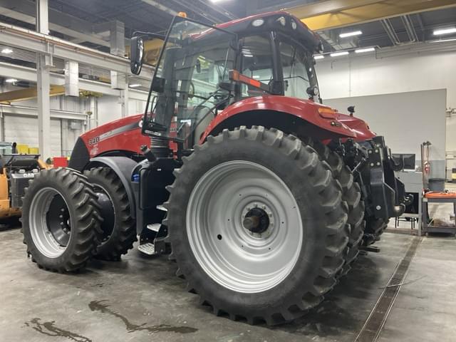 Image of Case IH Magnum 340 equipment image 2