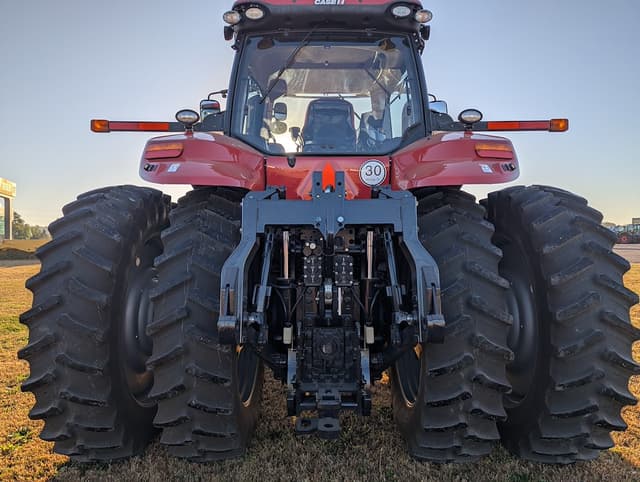 Image of Case IH Magnum 340 equipment image 4