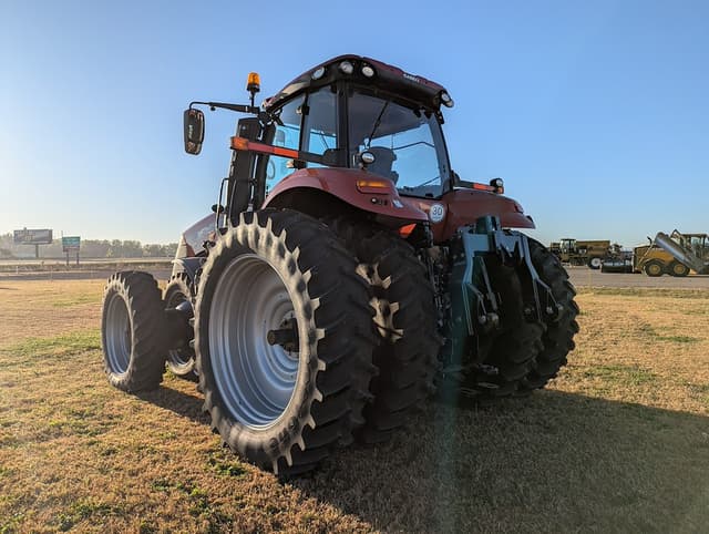 Image of Case IH Magnum 340 equipment image 3