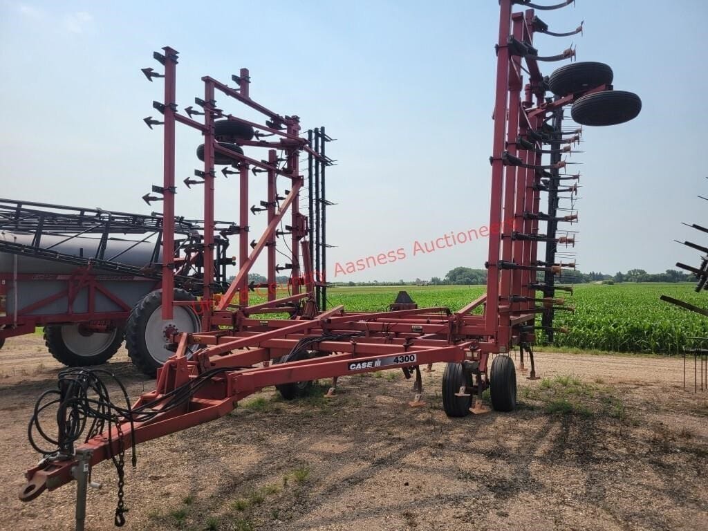 Case IH 4300 Equipment Image0