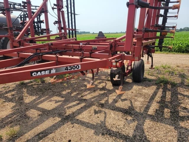 Image of Case IH 4300 equipment image 2