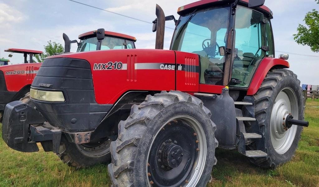 Case IH MX210 Equipment Image0