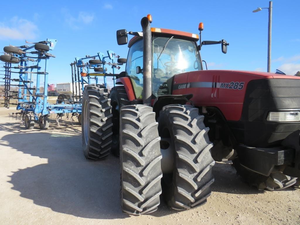 Case IH MX285 Equipment Image0